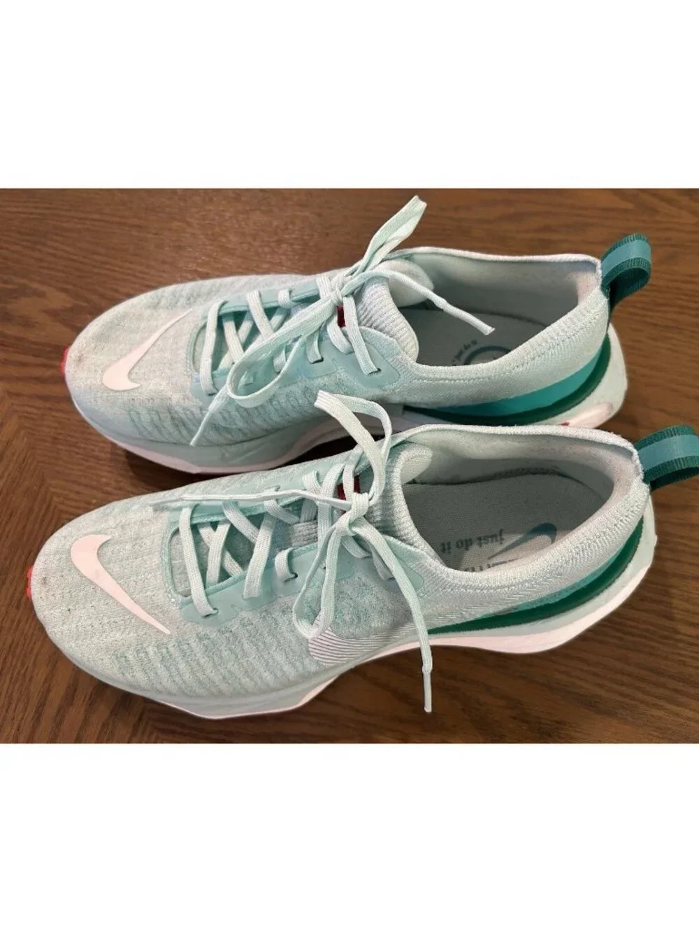 Nike ZoomX Invincible Run 3 Flyknit Women’s Size 9 Green Running Shoes Sneakers